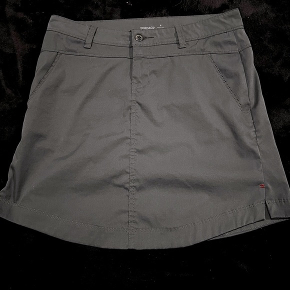 Toad&Co Metrolite skirt Dark Grey Graphite women’s 8 Zip Pockets - Picture 1 of 7